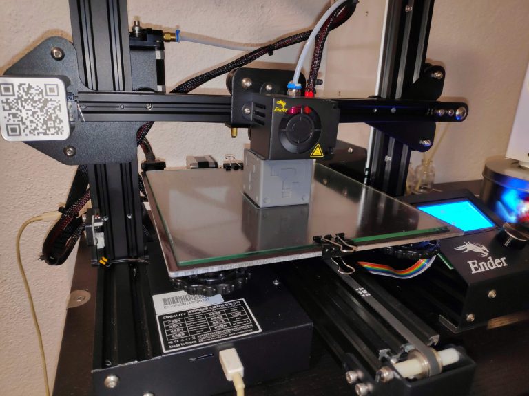 impresora Ender 3 Pro con cristal en cama caliente